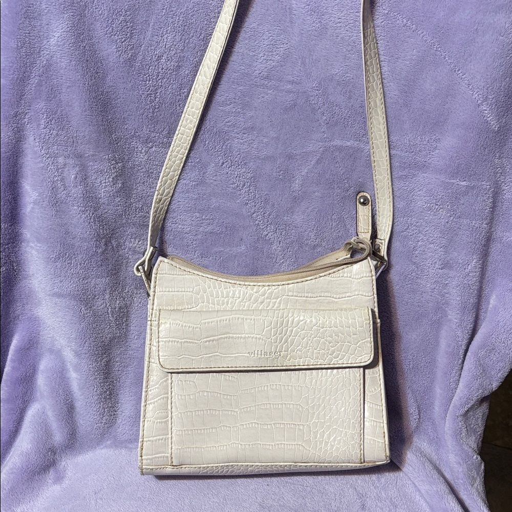 Chic White Croc-Embossed Crossbody Bag